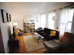 Sunny Top Floor Ukrainian Village Apartment, in Historic Landmark District