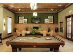 $1285 / 2br - 1054ft² - Fully Equipped Kitchen, High Ceilings, Crown Molding