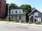 $895 / 3br - 900ft² - Wow! Lead Compliant 3 bed. apt.