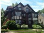 $1095 / 2br - 2 BR on Green