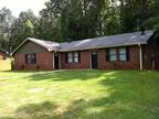 $500 / 2br - 924ft² - 120 Sir Matthew w/Fireplace. All electric.