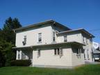 $975 / 1br - LG. ONE BEDROOM APARTMENT. QUIET PRIVATE STREET.