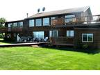 $2150 / 3br - Beautiful executive 3 bedroom house on Bluff