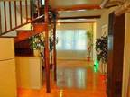 2 Floors 2 Bath 2 Levels 2 Bedrooms Mini Loft In Bridgeport
