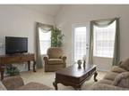 2 Beds - Williamsburg Plaza