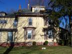 Newton - Highlands 3BR 1.5BA, Lovely & spacious 2nd floor of