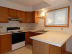 $900 / 3br - 1200ft² - 3 Bedroom House Near UWS Available Sept 1st