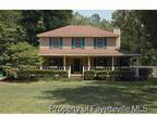 $1300 / 3br - 1800ft² - This beautiful 3 bedroom 2.5 bath home sits on over 1