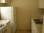 $900 / 2br - Walk to UTMB (Galveston) 2br bedroom