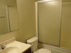 $850 / 3br - Triplex 3 bedroom closed to I-5 (North Stockton) 3br bedroom