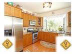 Lovely Duarte, 3 bed, 3 bath. Parking Available!