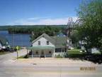 $600 / 3br - 3br, 2 bath, overlooking river (Lansing Iowa) (map) 3br bedroom