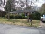 $750 / 3br - 1ba, brick HOUSE, fenced back yard, hardwood floors
