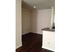 $950 / 1br - 890ft² - Beautiful hardwood floors, crown molding and walk-in