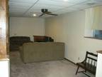 $450 / 1br - Large 1BR on the Square (Oskaloosa) 1br bedroom