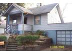 $750 / 3br - 1400ft² - 2 bath, garage (4855 Maple St) (map) 3br bedroom