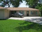 $665 / 2br - DUPLEX NEAR HYVEE (3203 W. 22nd St.) (map) 2br bedroom