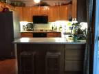 $900 / 2br - 2400ft² - SPACIOUS LUXURY CONDO TO SHARE