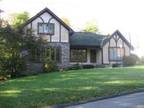 $2300 / 4br - BEAUTIFUL large home Fireplaces Balcony Pool!