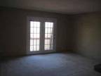 $800 / 1br - Charming 3rd Story Condo (Aurora) 1br bedroom