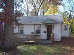 $900 / 2br - Single Family House w/ Yard and Parking!!! (Millbury) 2br bedroom