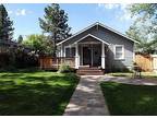 $ / 3br - Downtown w/Fenced Yard, Big Deck & Hot tub!! Furn. & Utilities Includ.