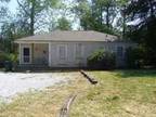 $450 / 2br - 1 bath, cute house, water included, pet friendly (Lakeview Dr.) 2br