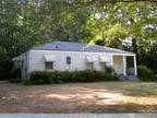 $825 / 3br - 2ba Home (1157 Lakeview Drive) (map) 3br bedroom