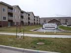 $805 / 2br - 2 BATHS - WASHER & DRYER - PETS - POOL + HOT TUB - DOUBLE GARAGE