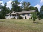 $900 / 3br - Large 3 b 2 b 3 car garage (Lake tansi Crossville Tn) (map) 3br