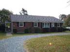 $585 / 2br - 826ft² - 300 Twin Oak Drive Unit B (300 Twin Oak Drive Unit B)