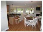 $1600 / 2br - Mint 2br townhome with 2.5 bath, loft and garage!!