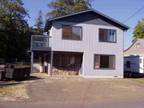 $950 / 3br - 3 bed 2 ba nice home on river large yard (Roseburg) (map) 3br