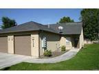$775 / 3br - 1136ft² - 3 bed 2 bath town home with 1 car garage and fenced