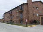 $670 / 2br - ft² - HUGE 2 BEDRM APT, FIREPLACE, WASHER/DRYER, BALCONY