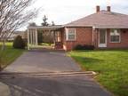 $825 / 2br - Duplex -Winchester Close to SU**Students Welcome!!
