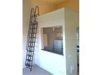 558ft² - Loft studio AVAILABLE in great location! Great view of downtown!