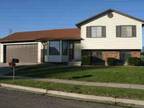 $1100 / 4br - Beautiful 4 bed/ 1.5 bath Home on Large Lot (Clearfield/ Syracuse