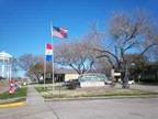 $575 / 1br - One Bdrm + Study in Texas City!! (Texas City) 1br bedroom