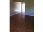 $750 / 2br - 850ft² - Nice 2 Bedroom 1 Bath Unit With Wood Floors (Lemoore)