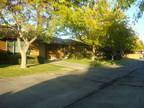$755 / 2br - 2 BR Triplex on 42nd Ave