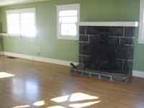 $875 / 3br - 1500ft² - Adorable home located in Downtown Bend with wood floors