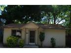 $900 / 2br - SPACIOUS TWO BED ONE BATH - CLOSE TO EVERYTHING