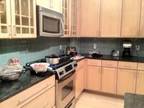 $ / 2br - 1478ft² - Looking for a roommate to share this cool condo (Downtown)
