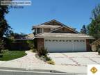 Newbury Park, Great Location, 5 br Apartment. Parking Available!