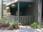 $700 / 2br - ft² - 2bd/2ba Condo off Deerwood St (448) 2br bedroom