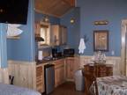 Moss Landing Cabins - Storm Haven
