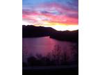 Gorgous mountain lake view, hot tub, fireplace, sleeps 6