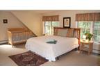 Amazing secluded luxury house in Plainfield with WiFi, pond, fireplace