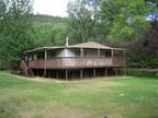 $895 / 3br - 2 bath Home with river access (Shady Cove) 3br bedroom